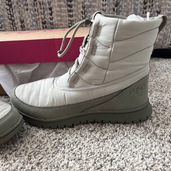 NWT Ryka Solace Green Winter Boot - Picture 3 of 4